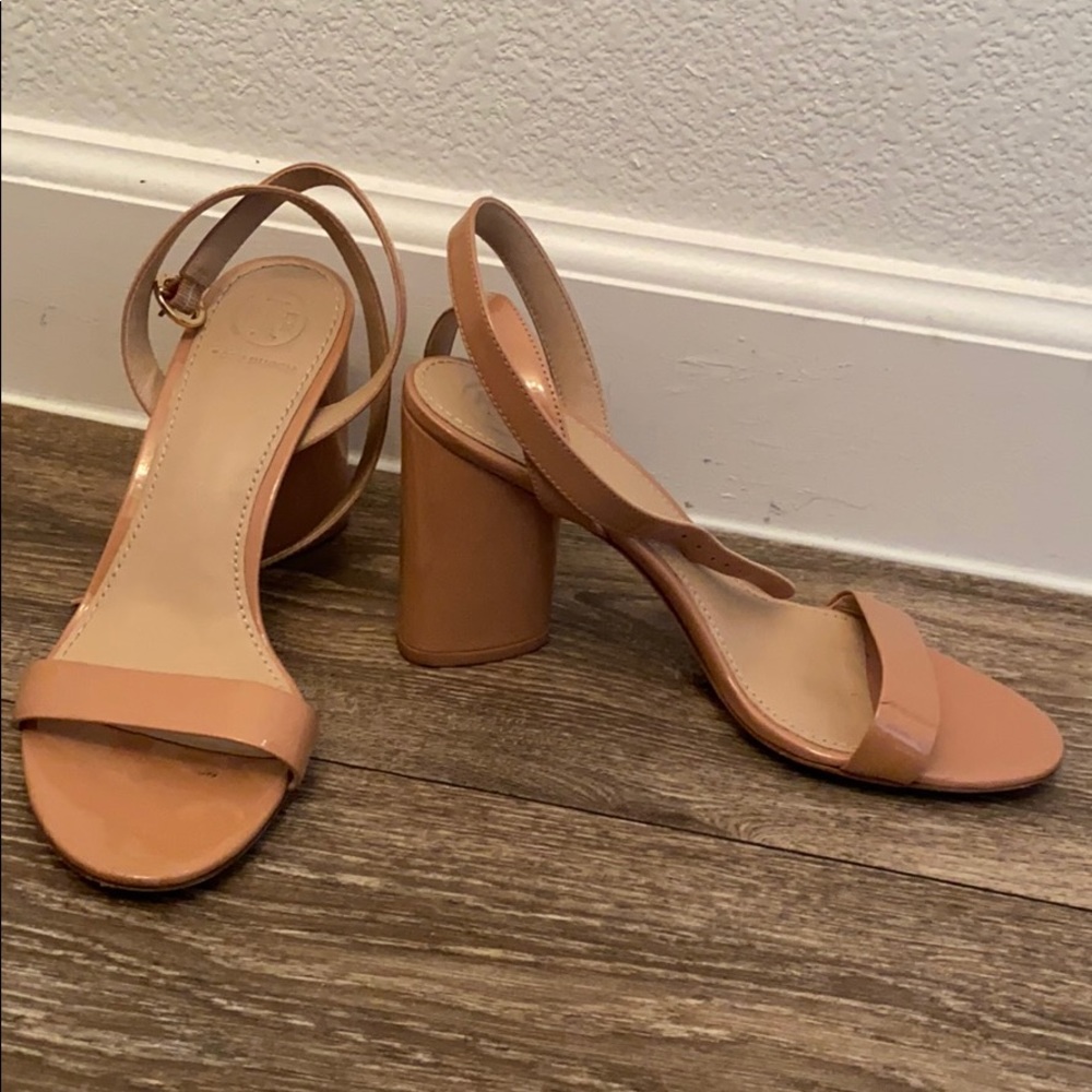 Nude patent leather open toe chunky heels